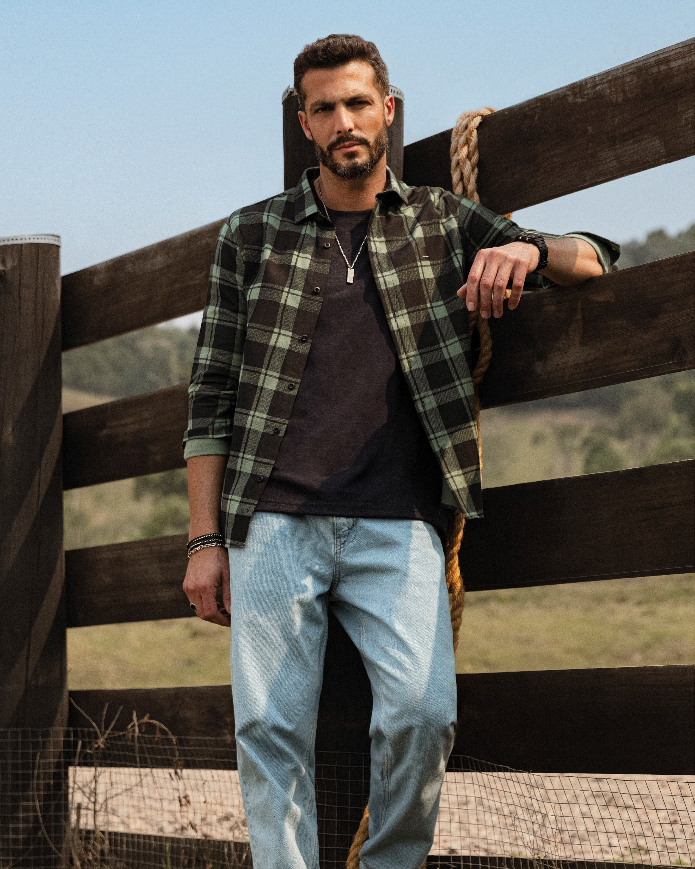 Camiseta masculina Colisão - detalhe de costura